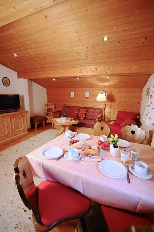Ahnenhöfl Partenen Zimmer foto